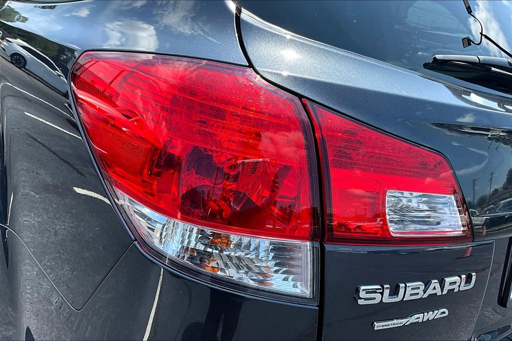 2013 Subaru Outback 2.5i Limited Image 26 of 30
