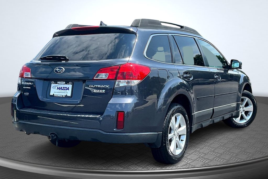 2013 Subaru Outback 2.5i Limited Image 4 of 30