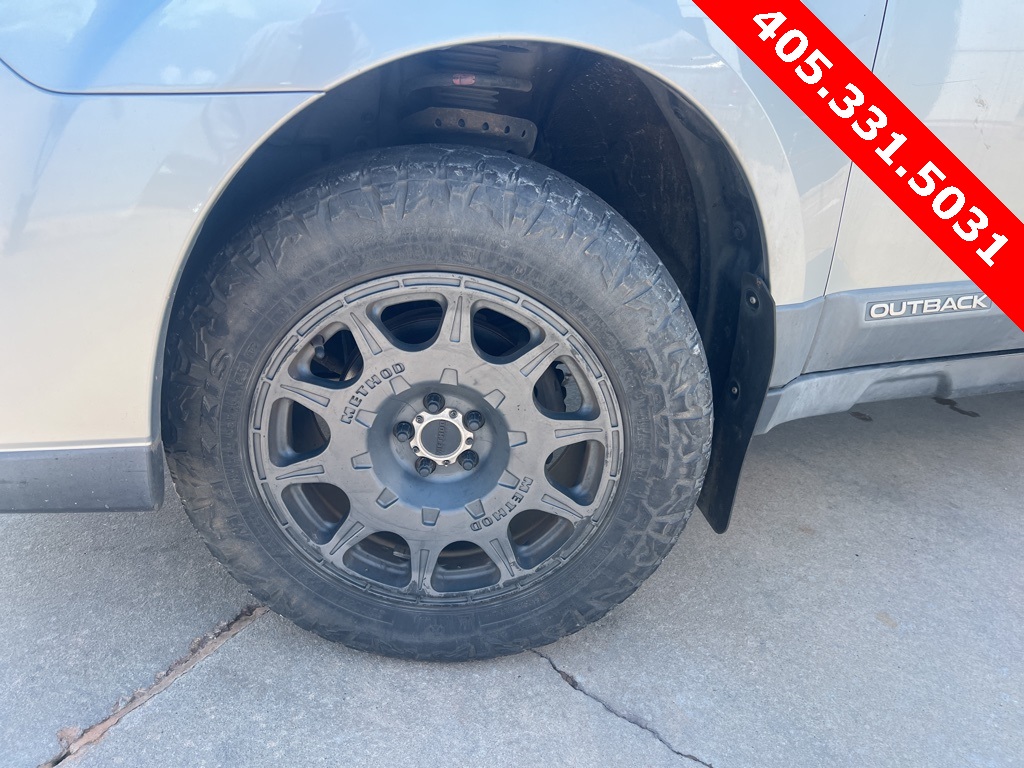 2013 Subaru Outback 2.5i Limited Image 9 of 11