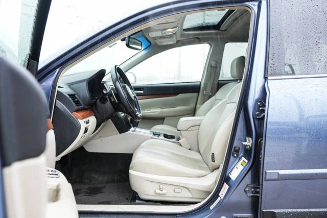 2013 Subaru Outback 2.5i Limited Image 12 of 22