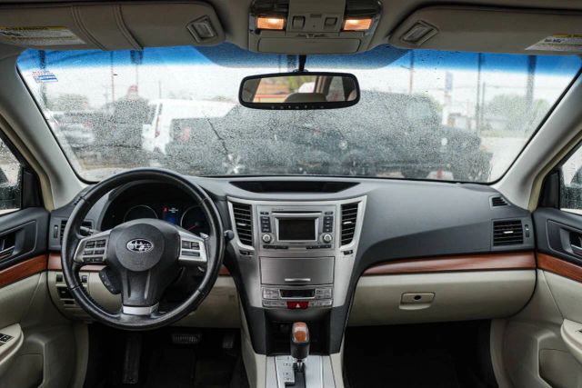 2013 Subaru Outback 2.5i Limited Image 14 of 22