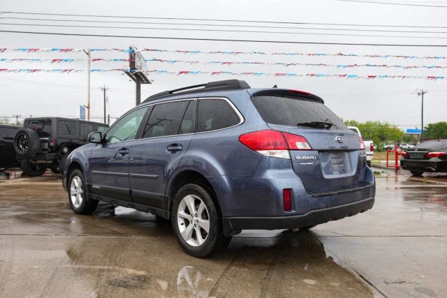 2013 Subaru Outback 2.5i Limited Image 9 of 22