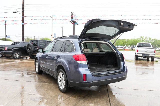 2013 Subaru Outback 2.5i Limited Image 8 of 22