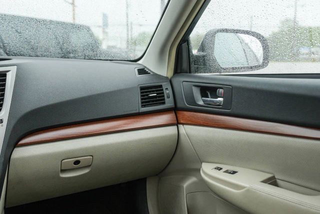 2013 Subaru Outback 2.5i Limited Image 16 of 22