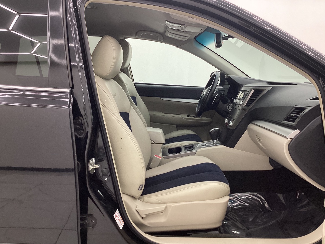 2013 Subaru Outback 2.5i Premium Image 18 of 47