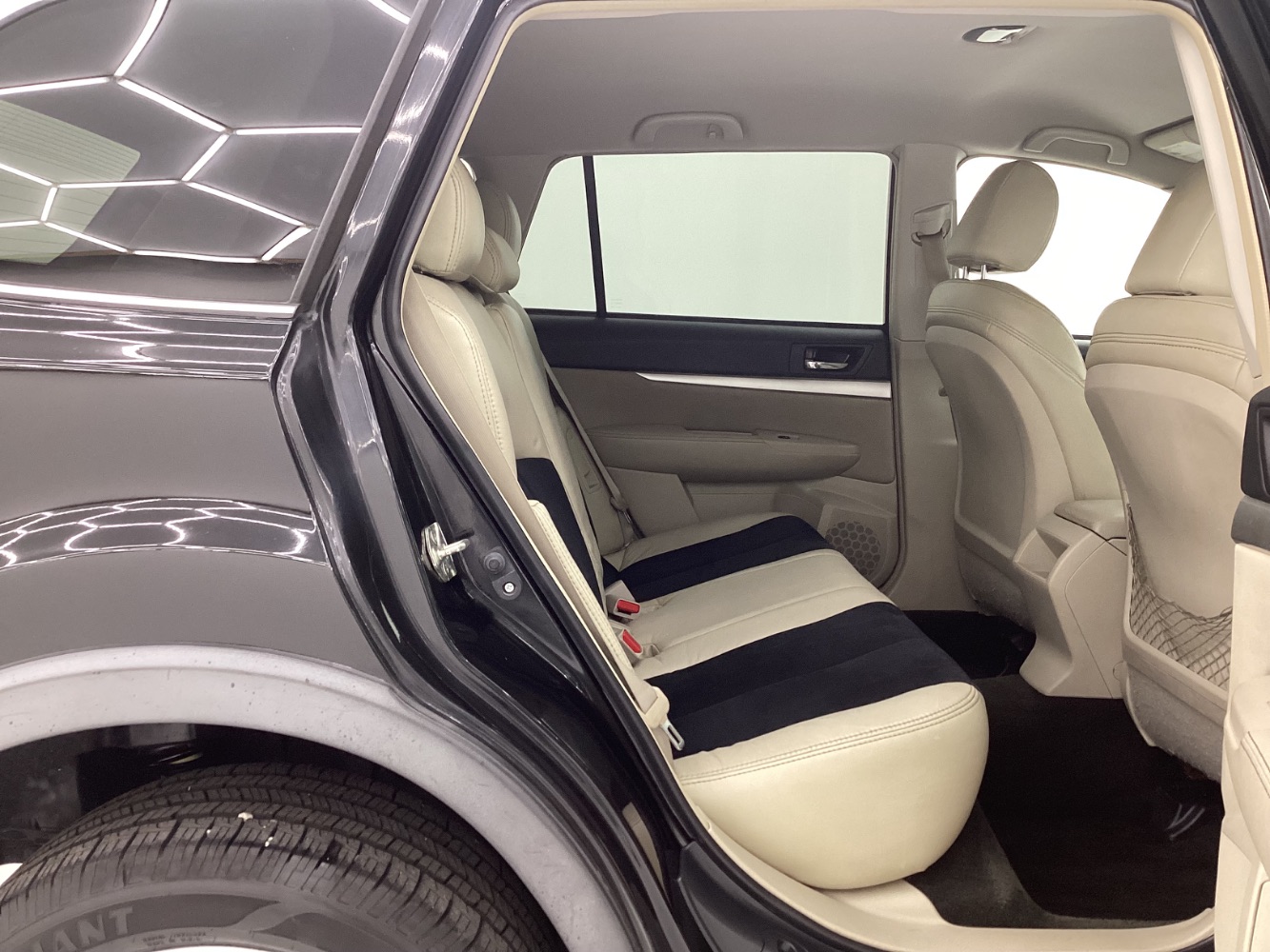 2013 Subaru Outback 2.5i Premium Image 19 of 47