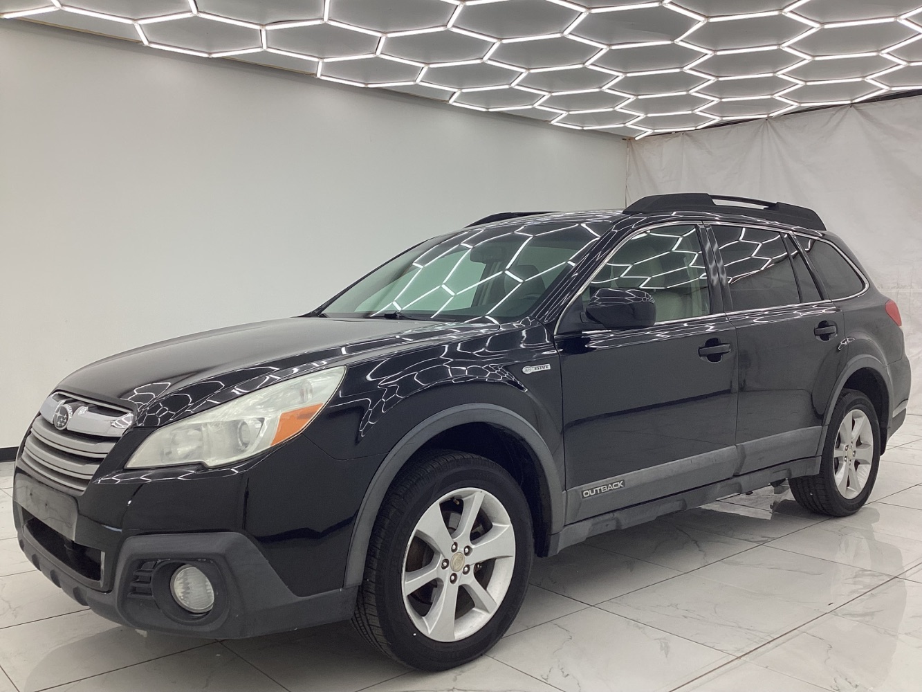 2013 Subaru Outback 2.5i Premium Image 2 of 47