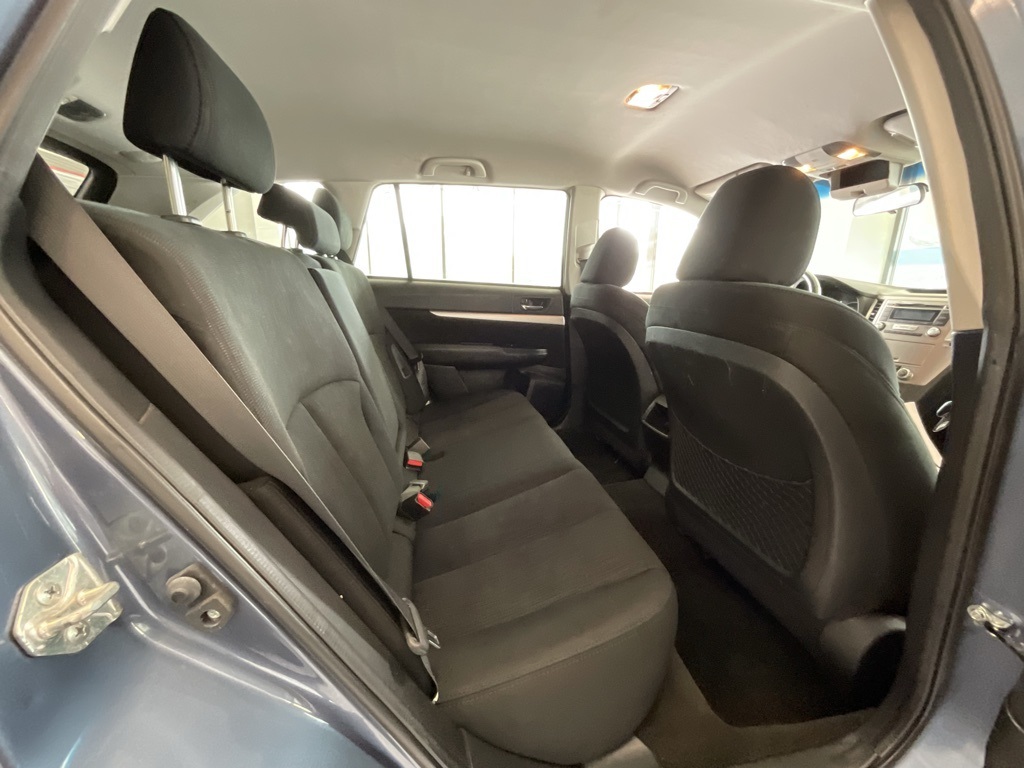 2013 Subaru Outback 2.5i Premium Image 9 of 22