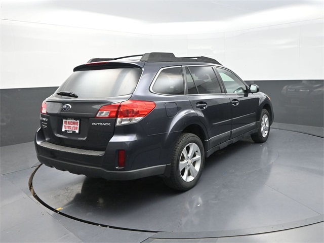2013 Subaru Outback 2.5i Premium Image 16 of 41