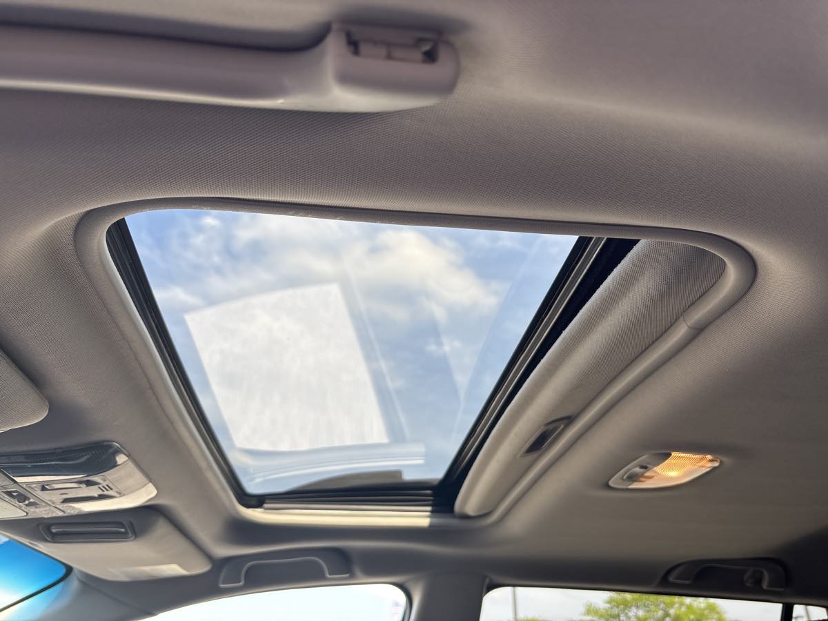 Vehicle image 8 of 21