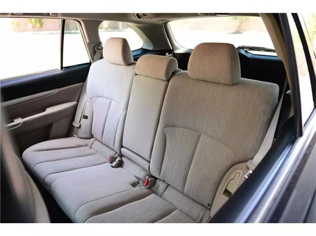 2013 Subaru Outback 2.5i Image 13 of 26