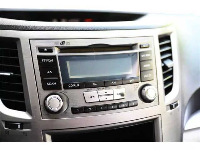 2013 Subaru Outback 2.5i Image 23 of 26
