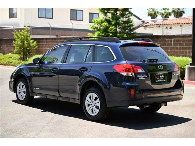 2013 Subaru Outback 2.5i Image 7 of 26