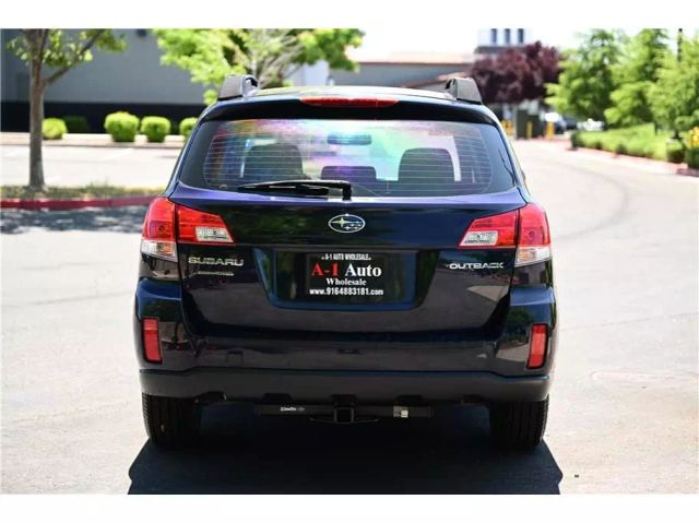 2013 Subaru Outback 2.5i Image 6 of 26