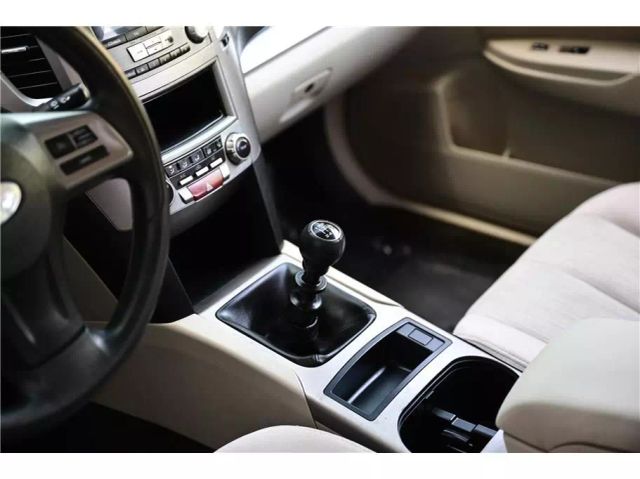 2013 Subaru Outback 2.5i Image 11 of 26