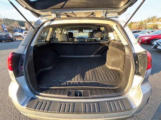 2013 Subaru Outback 3.6R Limited Image 10 of 25