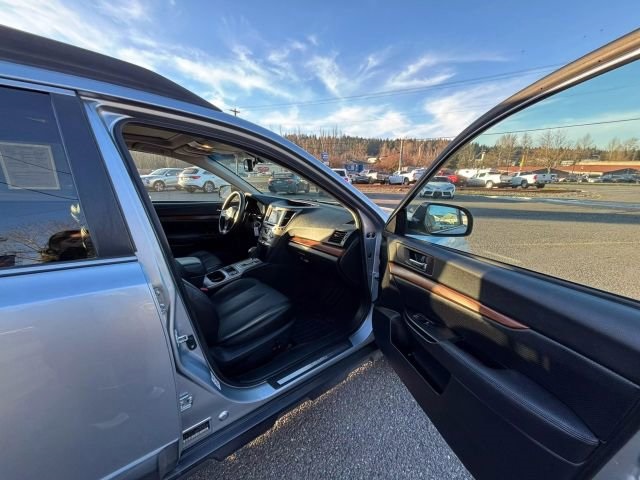 2013 Subaru Outback 3.6R Limited Image 16 of 25