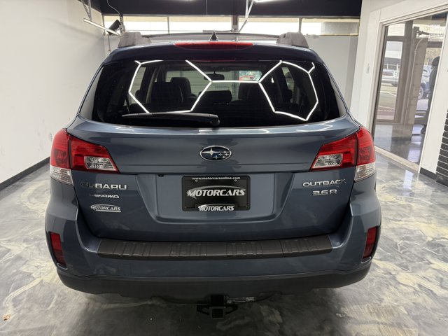 2013 Subaru Outback 3.6R Limited Image 13 of 31