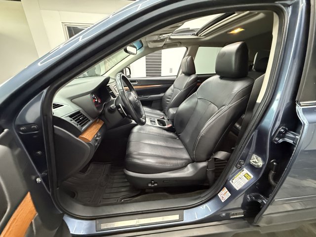 2013 Subaru Outback 3.6R Limited Image 18 of 31