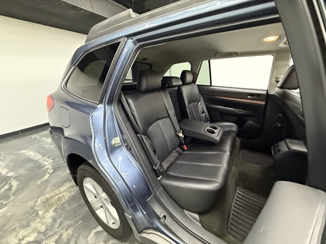2013 Subaru Outback 3.6R Limited Image 16 of 31