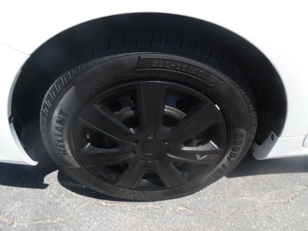 Vehicle image 18 of 19