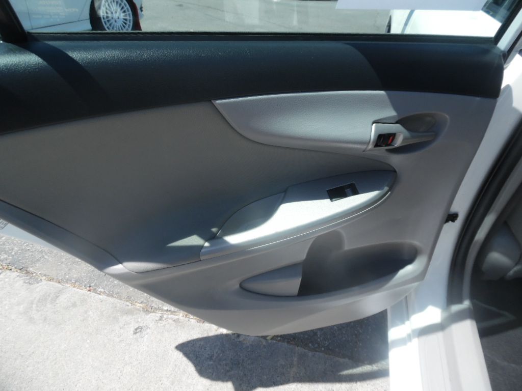 Vehicle image 10 of 19