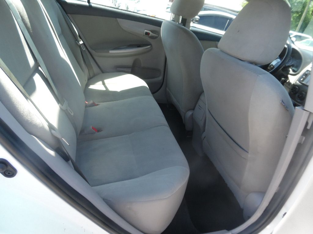 Vehicle image 14 of 19