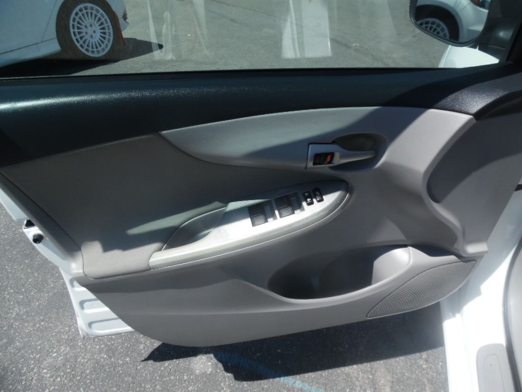 Vehicle image 8 of 19