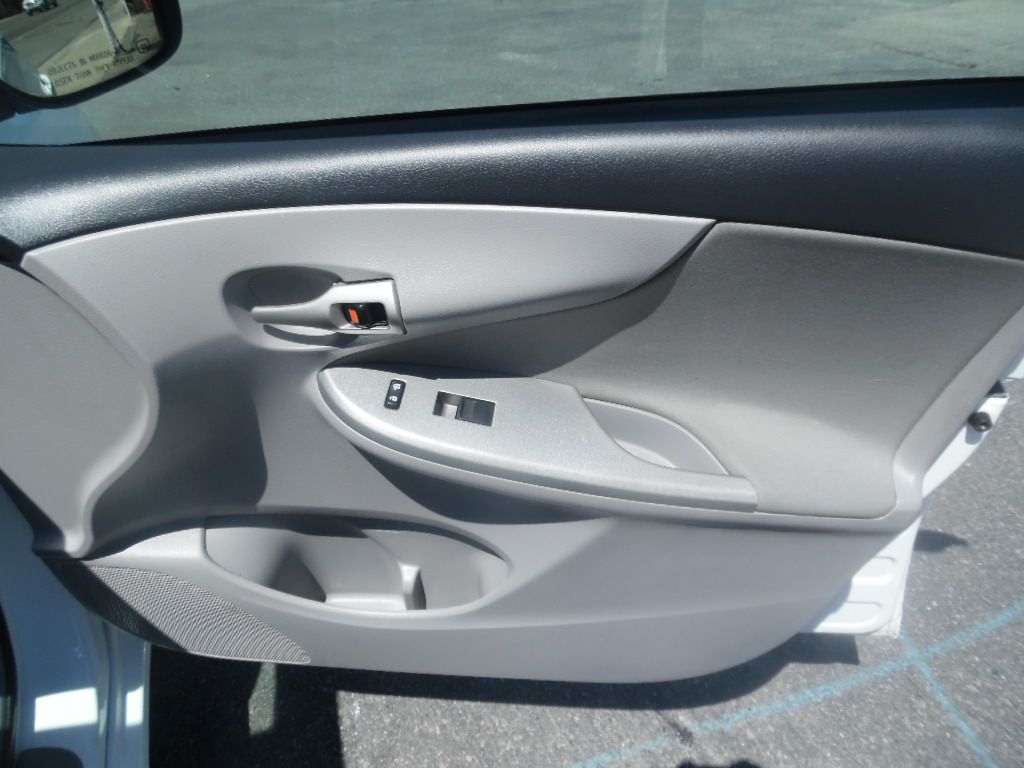 Vehicle image 13 of 19