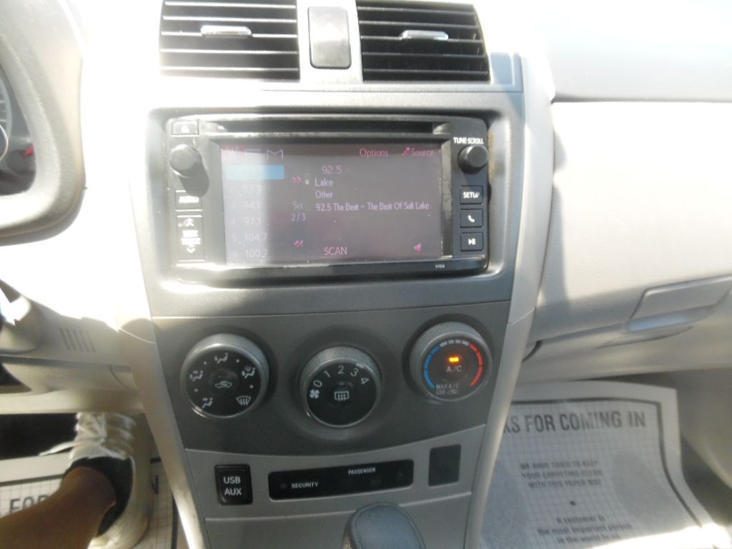 Vehicle image 17 of 19
