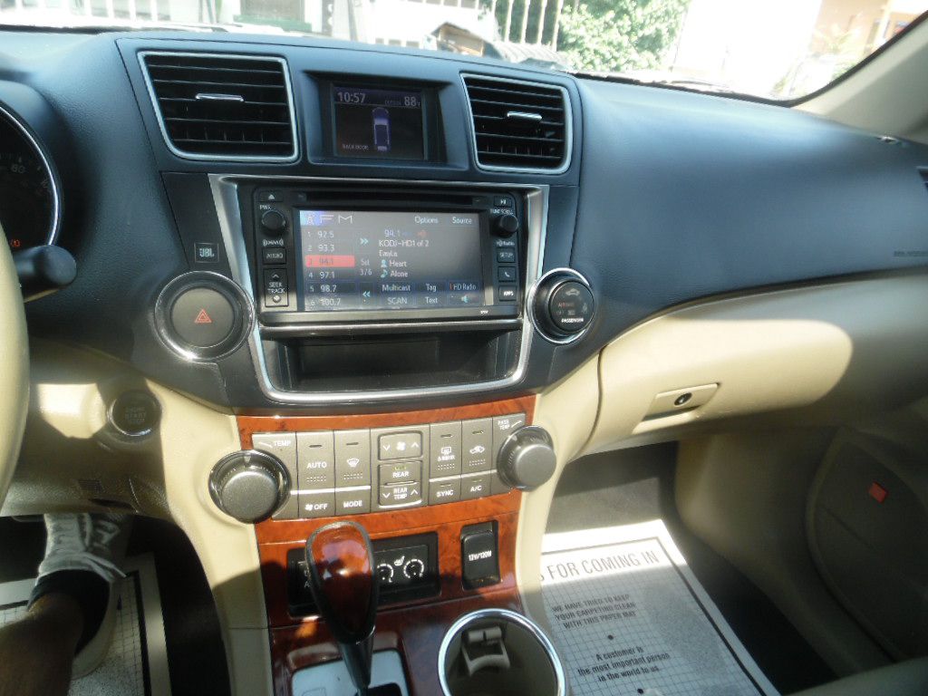 Vehicle image 16 of 22