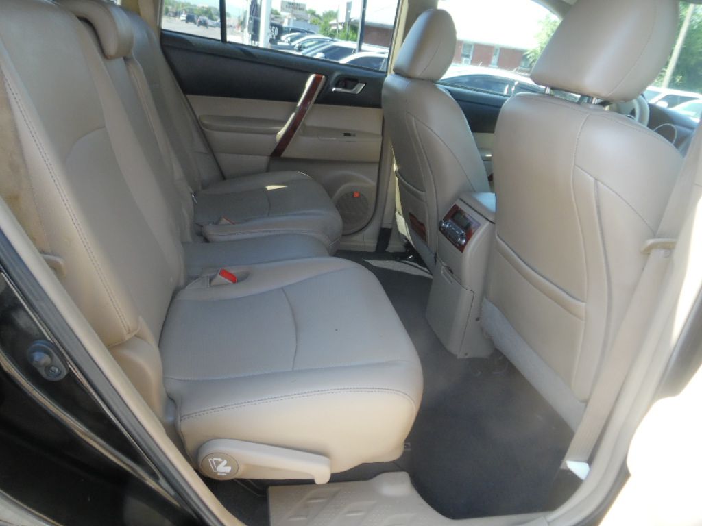 Vehicle image 10 of 22