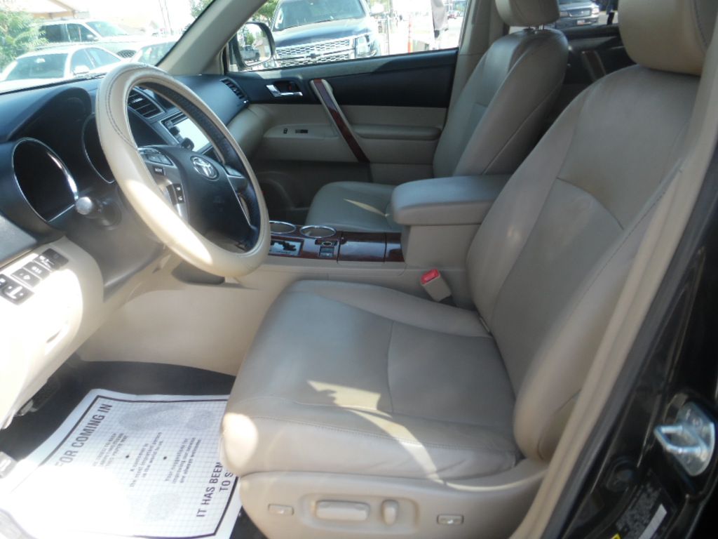 Vehicle image 14 of 22