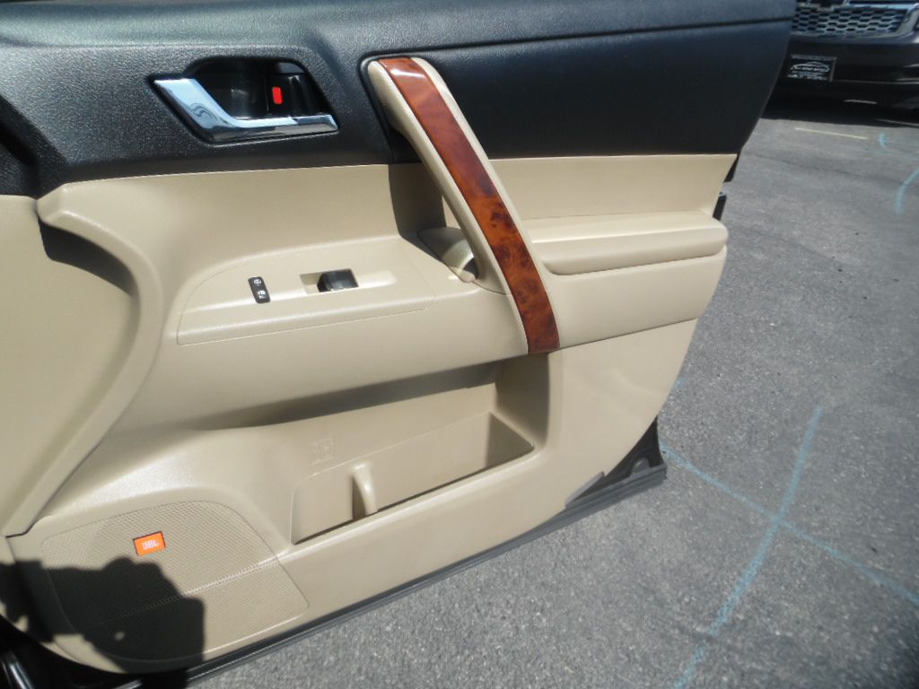 Vehicle image 20 of 22
