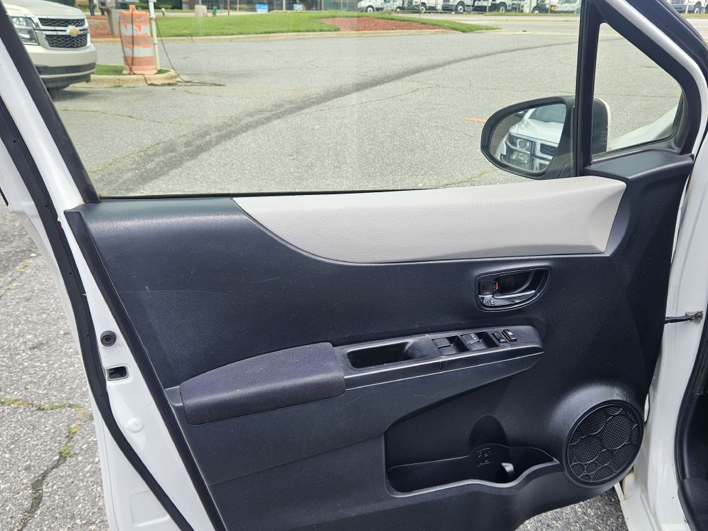 Vehicle image 10 of 22