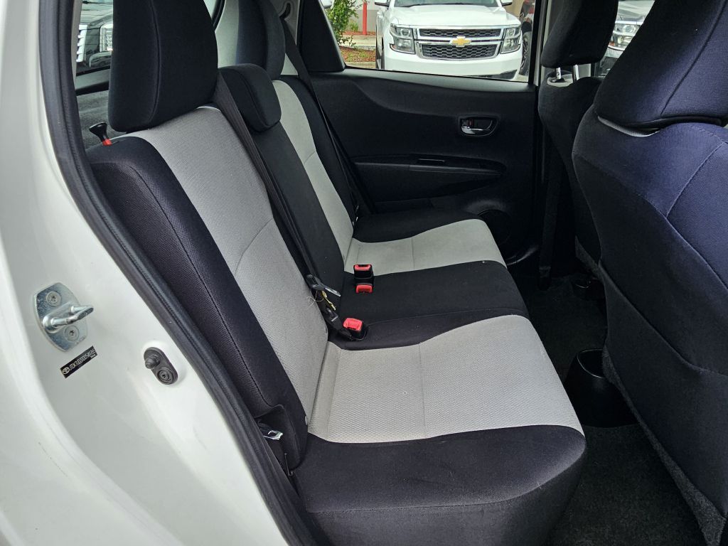 Vehicle image 20 of 22