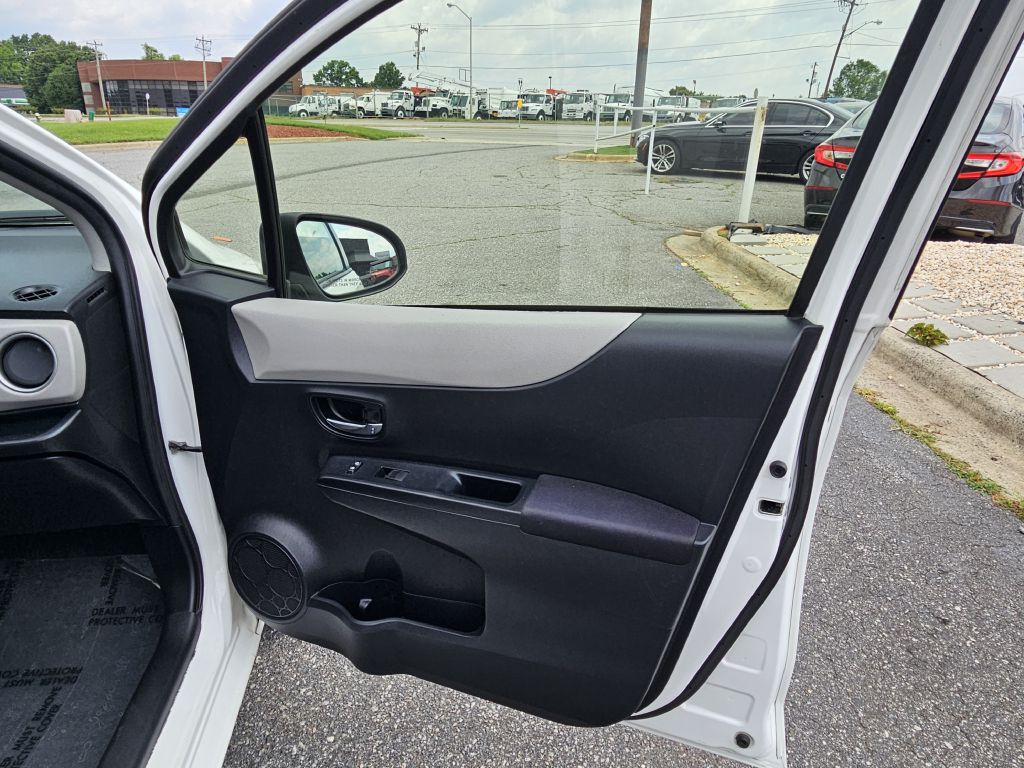Vehicle image 21 of 22