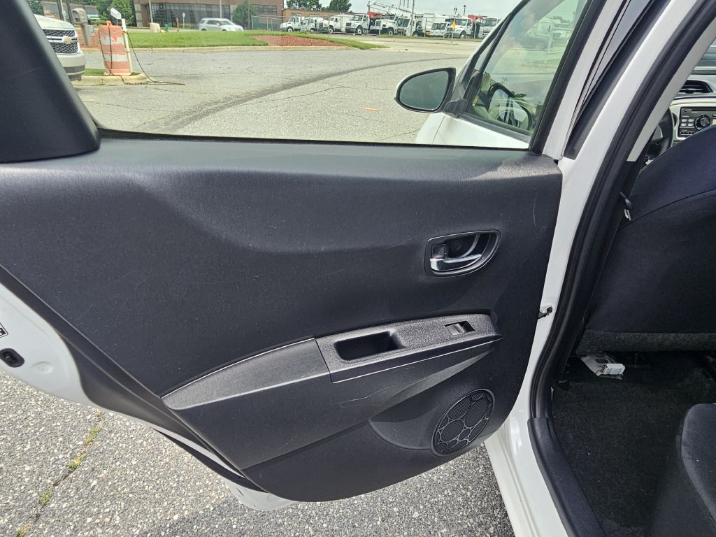 Vehicle image 16 of 22