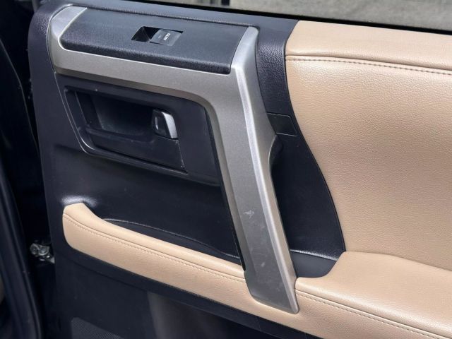 Vehicle image 23 of 43