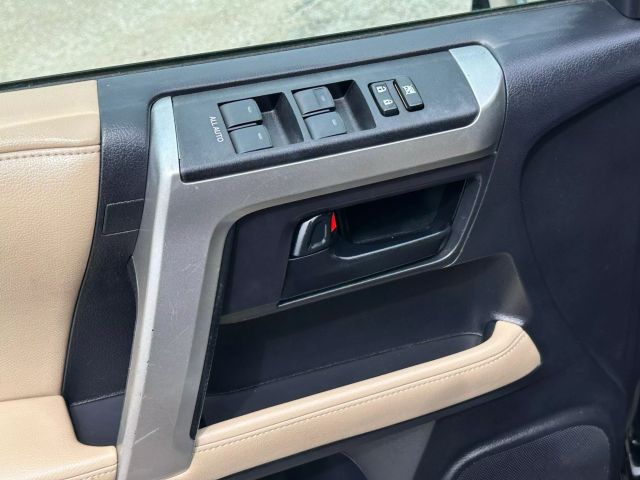 Vehicle image 11 of 43