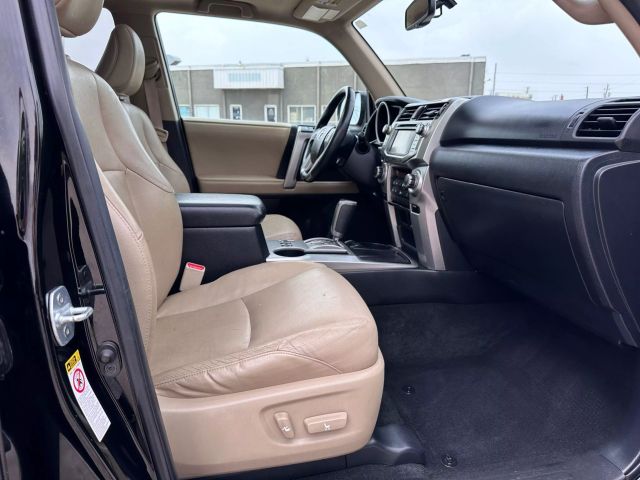 Vehicle image 21 of 43