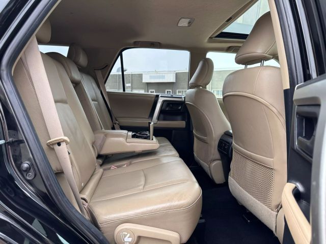 Vehicle image 25 of 43