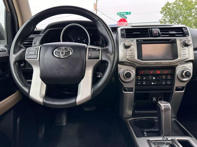 Vehicle image 27 of 43