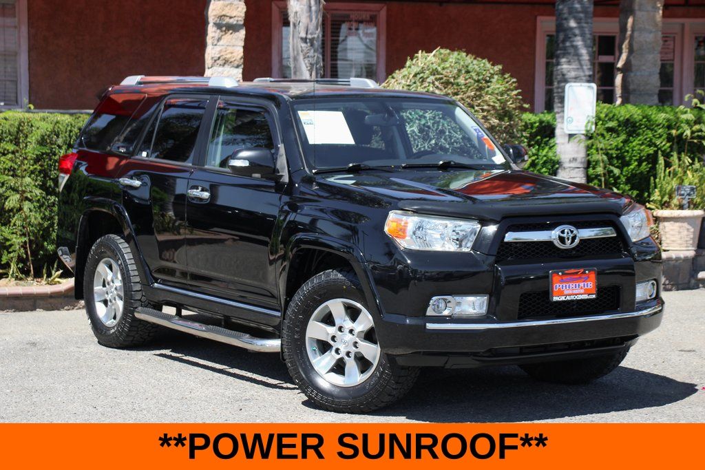 2013 Toyota 4Runner SR5 Image 3 of 47