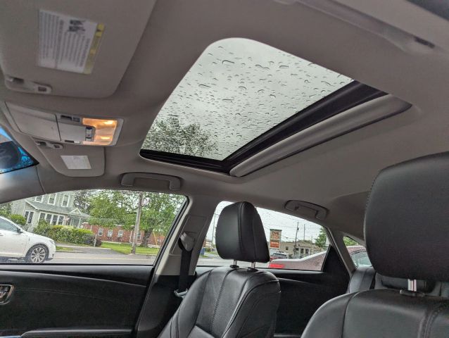 Vehicle image 17 of 18