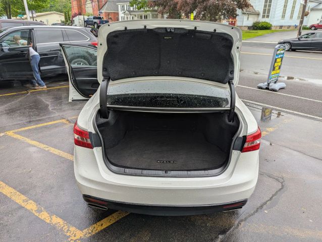 Vehicle image 9 of 18