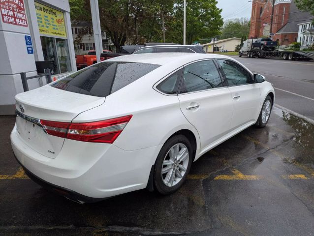Vehicle image 4 of 18