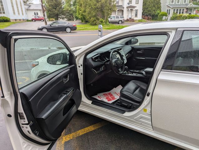 Vehicle image 11 of 18