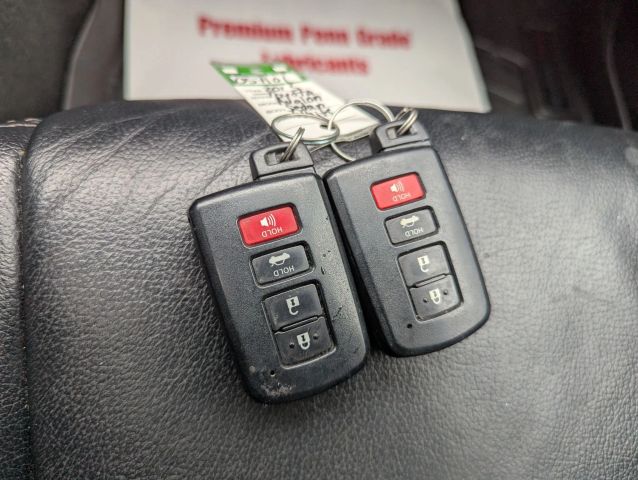 Vehicle image 16 of 18