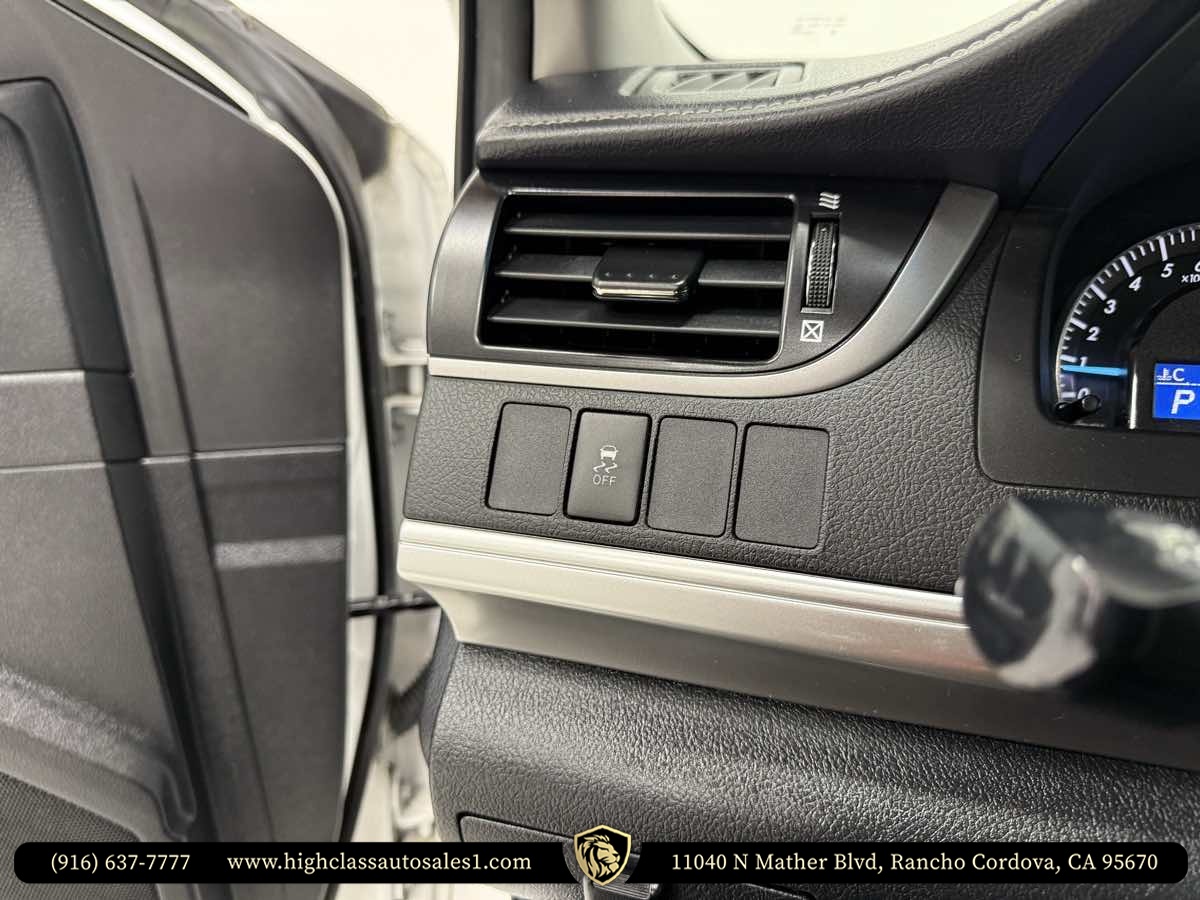Vehicle image 33 of 54